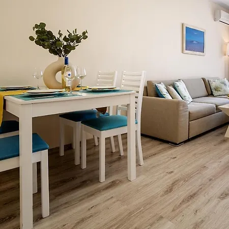 Summertime In South Bay Apartment *