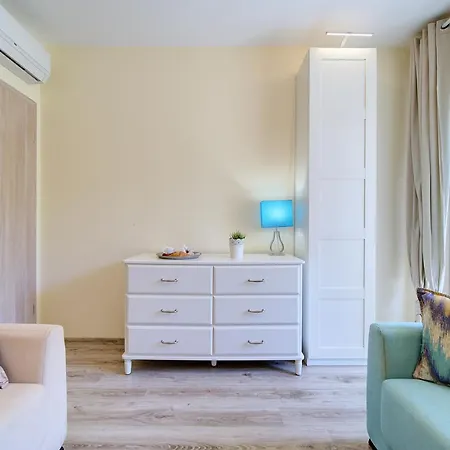 Apartment Summertime In South Bay