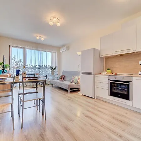 Summertime In South Bay Apartment *