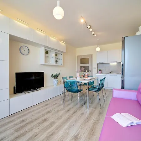 Apartment Summertime In South Bay