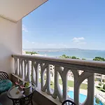Apartment Summertime In South Bay Warna